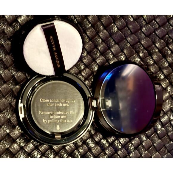 Kevyn Aucoin  NWTIB - The Gossamer Loose Powder/Radiant Diaphanous  Full Size - Picture 3 of 12
